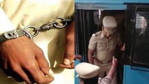 கோவையில் அரங்கேறிய 2 கொலைகள்.. இரண்டே நாளில் 33 ரவுடிகள் கைது.. காவல்துறை அதிரடி! 