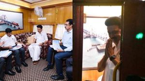 ரயிலில் பயணித்த முதல்வர் மு.க.ஸ்டாலின்.. அபாய சங்கிலியை இழுத்து நிறுத்திய பெண்.. காரணம் என்ன? 