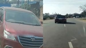 மூச்சு திணறிய குழந்தை.. ஆம்புலன்சுக்கு வழிவிடாத கார் ஓனர்.. ஈரோடு அருகே பரபரப்பு! போட்டாச்சு அபராதம்
