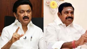 கடுகடுத்த எடப்பாடி.. இவ்வளவு கோபமா? ஆளே மாறிட்டாரே.. ஈரோட்டில் மாறிய டோன்.. கவனிச்சீங்களா? 