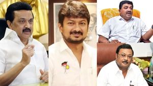 நல்லாருக்கியாப்பா? சட்டென அழகிரியை கட்டிப்பிடித்த பிடிஆர்.. வந்து விழுந்த கேள்வி! அடடே கவனிச்சீங்களா 