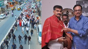 7 கிமீ நடந்தே சென்று பிரச்சாரம் செய்த துரை வைகோ! நெகிழ்ந்து கண்கலங்கிய ஈவிகேஎஸ் இளங்கோவன்! 