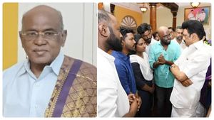 வண்டியை நிறுத்துங்க.. தஞ்சையில் உபயதுல்லா வீட்டுக்கு சென்ற ஸ்டாலின்! கலங்கிய குடும்பத்துக்கு ஆறுதல் 