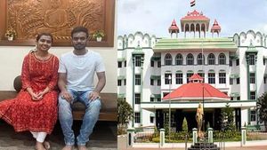 தென்காசி கிருத்திகா கடத்தல் வழக்கு.. பெற்றோரின் முன்ஜாமீன் மனு தள்ளுபடி.. ஐகோர்ட் மதுரை கிளை அதிரடி