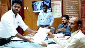 “சூப்பர்”.. வேட்பாளரான யூடியூபர்! ஈரோடு கிழக்கு தேர்தலில் மைக் சின்னத்தில் போட்டி - வேற லெவல் காரணம்