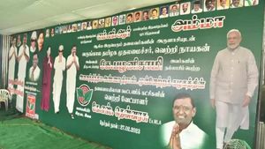 இதுக்கு ஒரு ‘எண்டு’ இல்லையா? எடப்பாடி பல்டி.. 5வது முறையாக மாறிய அதிமுக பேனர்.. உள்ளே வந்த அண்ணாமலை! 