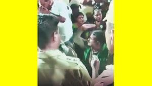 பட்டு பட்டென.. தொண்டரை அடித்த சீமான்.. அப்படியே பார்த்த போலீஸ்காரர்.. கடைசிவரை 