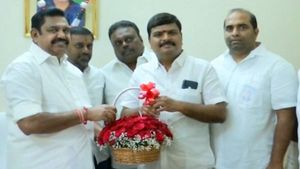 அடி மேல் அடி.. சமாதானம் செய்ய முயன்ற ஓபிஎஸ்.. தட்டித் தூக்கிய எடப்பாடி.. கூடாரம் மொத்தமா காலி? 
