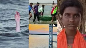காவிரியில் மூழ்கி 4 பேர் பலி.. ‛நிறையபேர் இருந்தும் யாருமே உதவல’.. 3 பேரை காப்பாற்றிய மாணவி உருக்கம் 
