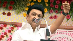 கஜானாவை காலி செய்தது அதிமுக.. விரைவில் அனைத்து வாக்குறுதியும் நிறைவேற்றப்படும்.. மு.க.ஸ்டாலின்! 