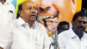 ‘தமிழ் கொலை’.. பள்ளிக்கூடங்களை மூடிவிட்டு பொறிகடலை யாவாரம் செய்யலாம்.. ராமதாஸ் ஆவேசம்!