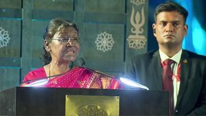 ‛சிவபெருமானை’ வணங்கிய ராமர், ராவணன்.. ஏன் தெரியுமா? ஈஷாவில் கதையாக விளக்கிய ஜனாதிபதி திரெளபதி முர்மு 