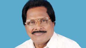 உச்சக்கட்ட பரபரப்பில் அதிமுக.. தகிக்கும் ஈரோடு தேர்தல்! டெல்லி பறக்கும் தமிழ்மகன் உசேன் - என்னாச்சு? 