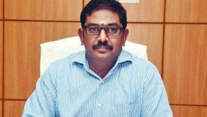 டி.என்.பி.எஸ்.சி. பரீட்சையில் பாஸாகி அக்ரி ஆஃபிசராக அரசுப் பணி! கதிரவன் ஐ.ஏ.எஸ். கடந்து வந்த பாதை! 