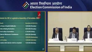 மே 10ல் தேர்தல்.. கர்நாடகாவில் பணபட்டுவாடாவை தடுக்க புதுநடவடிக்கை! விதிமீறல் புகாரளிக்க சூப்பர் வசதி 