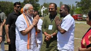 ரவுடிக்கு ‛வணக்கம்’ சொன்ன பிரதமர் மோடி? போட்டோ வெளியிட்டு சாடிய காங்கிரஸ்.. கர்நாடகாவில் சர்ச்சை 