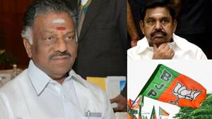 தள்ளி வைக்கும் எடப்பாடி டீம்.. அப்செட்டான தாமரை.. ஓபிஎஸ்ஸிடம் நெருங்கும் பாஜக.. என்னங்க நடக்குது? 
