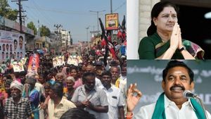 சசிகலாவின் ஏஜென்ட்.. துரோகி எடப்பாடி வெளியேற வேண்டும்.. பெரும் கூட்டத்தை திரட்டிய ஓபிஎஸ் அணியினர்! 