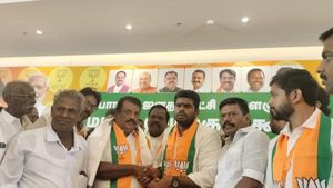 5,000 பேரை திரட்டிக்கொண்டு கமலாலயம் செல்வேன்.. நிறைய செலவு பண்ணிருக்கேன்.. கொதிக்கும் பாஜக நிர்வாகி!
