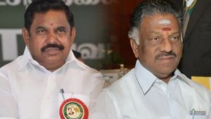 முதல் அடியே சறுக்கல்.. ஓபிஎஸ்ஸுக்கு 'ரெட்' சிக்னல்.. எடப்பாடிக்கு பச்சைக்கொடி.. ஷாக் ஆன நிர்வாகிகள்! 