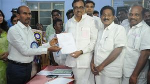 ஈரோடு கிழக்கில் ஈவிகேஸ் இளங்கோவன் அபார வெற்றி.. 34 ஆண்டுகளுக்குப் பிறகு சட்டப்பேரவை செல்கிறார்! 