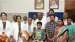 என் மகனை கருணை கொலை பண்ணிடுங்க.. கதறிய தாய்.. எம்எல்ஏ ஹாஸ்டலில் தங்க வைத்து.. உயிரை காத்த அமைச்சர் 