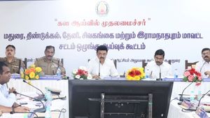 வாட்ஸ்அப் குரூப், சோசியல் மீடியாவை கண்காணிங்க.. இது நடக்கவே கூடாது.. ஆர்டர் போட்ட முதல்வர் ஸ்டாலின்! 