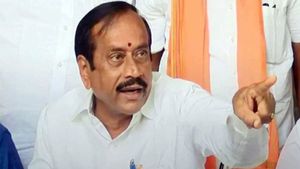 தடையை மீறிய எச் ராஜா.. ரோட்டிலேயே கைது செய்த போலீஸ்.. பெரம்பலூர் அருகே பரபரப்பு.. பாஜக போராட்டம்