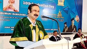 மாணவர்களுக்கு ஒழுக்கம் முக்கியம்! சிகரெட் பிடிச்சு வாழ்க்கையை தொலைச்சுடாதீங்க! அன்புமணி அட்வைஸ்! 