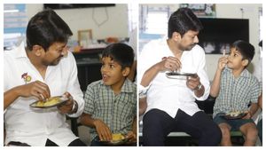 ஸ்கூல்ல சாப்பாடு நல்லாருக்கா? அரசு பள்ளி மாணவர்களுடன் சேர்ந்து காலை உணவு சாப்பிட்ட அமைச்சர் உதயநிதி! 