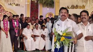 1 லட்சம் பழனிசாமிகள் அதிமுகவில் இருக்கிறார்கள்.. யாராலும் தொட்டுப்பார்க்க முடியாது! எடப்பாடி ஆவேசம்! 