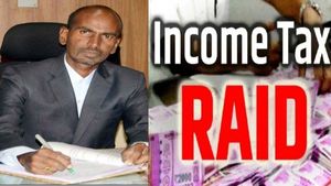 ஈரோடு மாநகராட்சி ஆணையர் சிவக்குமார் வீட்டில் லஞ்ச ஒழிப்பு போலீசார் அதிரடி ரெய்டு!