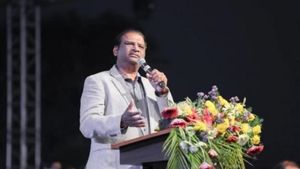 வர்த்தக விசாவில் சென்று மத பிரசாரம்.. இலங்கையில் கிளம்பிய எதிர்ப்பு..பால் தினகரன் பாஸ்போர்ட் பறிப்பு 