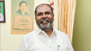 காக்கா குருவி கூட வரலயே.. இதான் காரணம்.. உளவுத்துறை மூலம் ‘தகவல்’ போயிருச்சு.. அதிமுக மாஜி அட்டாக்! 
