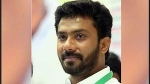  தப்பிப்பாரா ரவீந்திரநாத்? அதிமுகவின் ஒரே லோக்சபா எம்.பிக்கு சிக்கல்? தீர்ப்பு வெய்ட்டிங்!