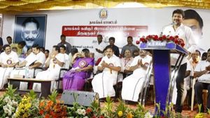  வாட்ஸ்அப்பில் வரலாற்றையே திரிக்கிறார்கள்! தமிழ்நாடு பெயரையும் மாற்ற முயல்கிறார்கள்! உதயநிதி அட்டாக்