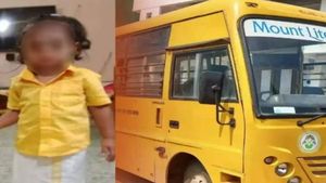  கடலூரில் தனியார் பள்ளி பேருந்து மோதி விபத்து.. 3 வயது சிறுவன் பலி! கண்ணீர் விட்டு கதறும் பெற்றோர்!