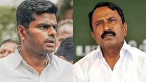 மீண்டும் உரசல்.. “மற்றவர்கள்” முடிவு செய்ய முடியாது.. சீண்டிய அதிமுக சீனியர்! பேரை கூட சொல்லலையே! 