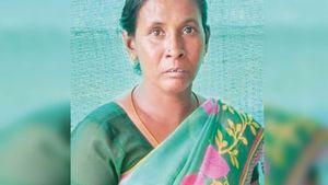 ஏணி வைத்து சுவர் ஏறி, ஒரே ஜம்ப்.. அடேங்கப்பா சுமதி செஞ்ச வேலையை பார்த்தீங்களா.. அதிர்ந்த அந்தியூர் 