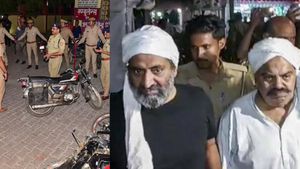 பத்திரிகையாளர் போல் வந்து.. ஆதிக் அகமதுவை துப்பாக்கியால் சுட்டு கொன்ற 3 பேர்.. காரணம் என்ன? ஷாக் 