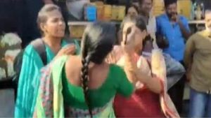மத்திய அரசுக்கு எதிராக துண்டு பிரசுரம்.. நடுரோட்டில் மாணவி மற்றும் சகோதரியை தாக்கிய பாஜகவினர்! 
