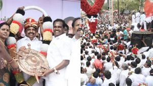 ஆட்டுக்கிடாய்-நாட்டுக்கோழிகள் -தட்டு தட்டாக சீர்வரிசை! திருவிழாக் கோலம் பூண்ட சேலம் எடப்பாடி இல்லம் 