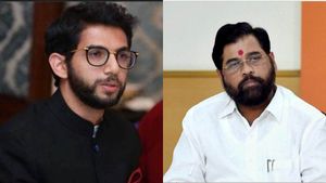 என்னை ஜெயில்ல தள்ளிருவாங்கனு கதறி அழுதார் ஏக்நாத் ஷிண்டே.. ஆதித்ய தாக்கரே பகீர் தகவல்! உண்மையா? 