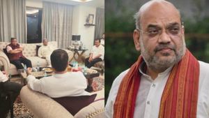 கர்நாடகாவில் பாஜகவை கதறவிட்ட.. 8 பிஸ்லெரி பாட்டில்களும்.. 1 கல்யாணமும்.. தோற்ற அமித் ஷா வியூகம்? 