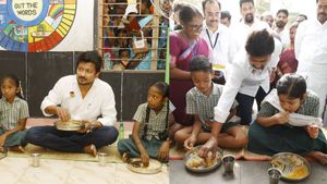 ''எம்மா இங்கிட்டு வாங்க! குழந்தைகள் சாப்பிடுறாங்க''! ஆர்வக்கோளாறு அதிகாரி மீது உதயநிதி டென்ஷன்! 