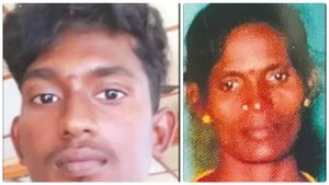 செல்போன் பார்ப்பதை கண்டித்த பெற்றோர்.. உயிரைவிட்ட மகன்.. தாயும் விஷத்தை தின்று விபரீத முடிவு 