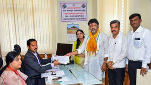 கர்நாடகா தேர்தலில் போட்டியா? இல்லையா? டிகே சிவக்குமாரின் வேட்புமனு பரிசீலனையில் செம ட்விஸ்ட்! ஆஹா 