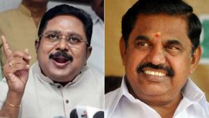 அதிமுகவுக்கு ‘டைவ்’ அடிக்கும் முக்கிய புள்ளி.. எடப்பாடியுடன் மீட்? சேதி கேட்டதும் அதிர்ந்த தினகரன்!