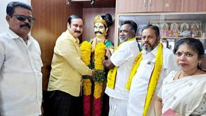வன்னியர் இட ஒதுக்கீடு! தேவர் -யாதவர் -தேவேந்திர குல வேளாளர் சமூக பிரதிநிதிகளை சந்தித்த அன்புமணி! 
