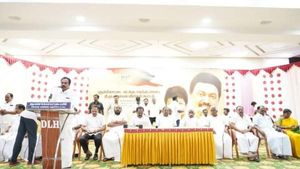 திமுக மாவட்டச் செயலாளர் Vs அமைச்சர் ரகுபதி! புதுக்கோட்டையில் புதிய பஞ்சாயத்து! தலைமைக்கு தலைவலி! 